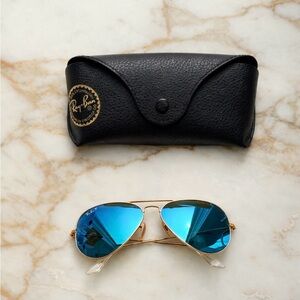 Ray-Ban Gold Aviator Sunglasses with Polarized Lenses